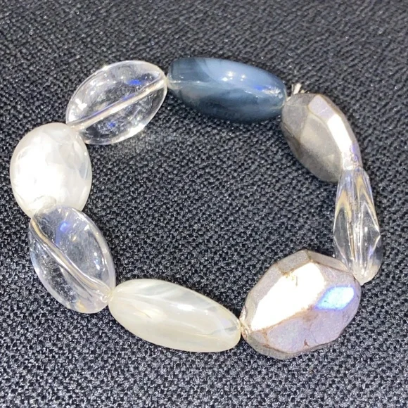 2 bracelets - Picture 2 of 3